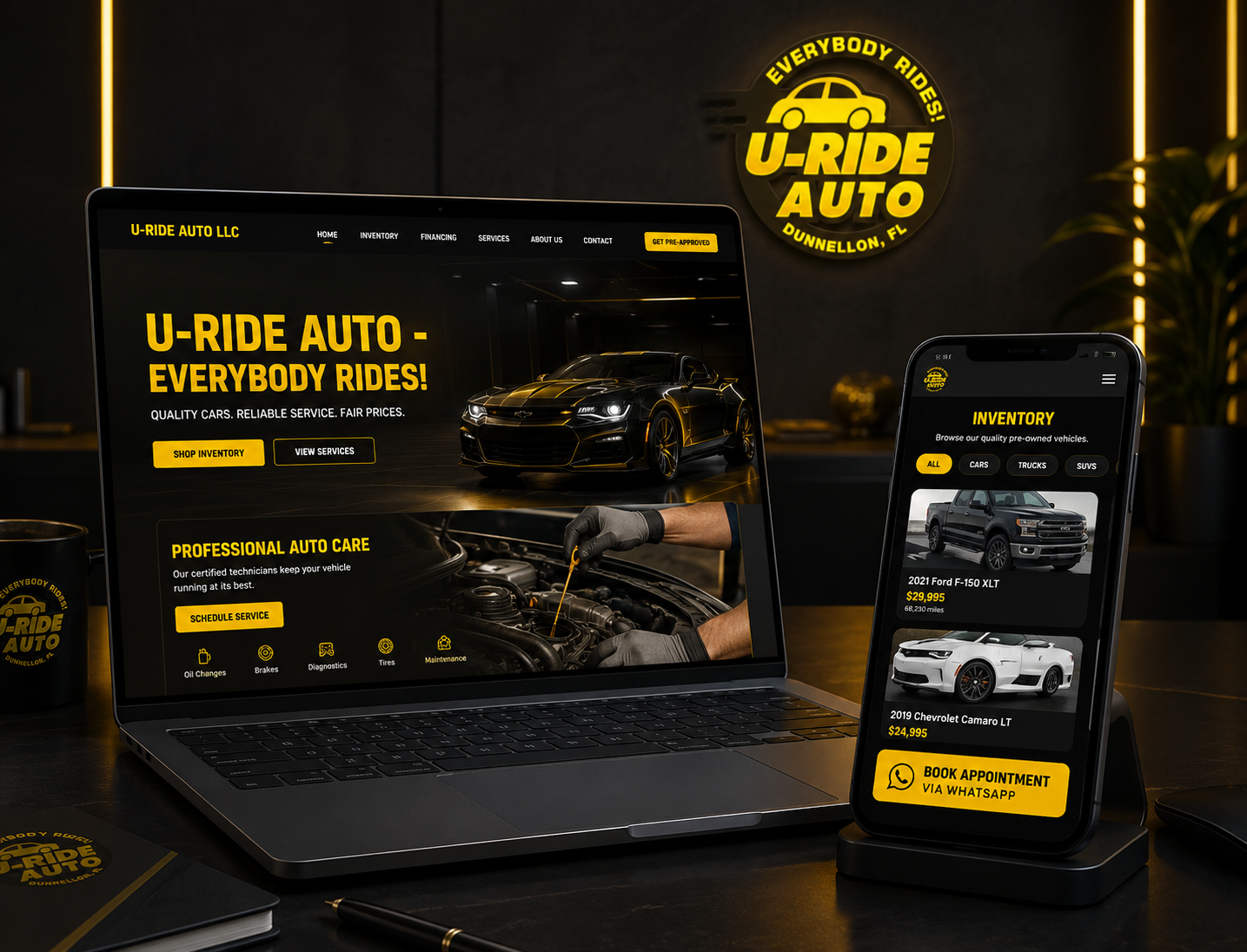 Mockup interactivo de la página web de U-Ride Auto LLC en Laptop y Teléfono Móvil